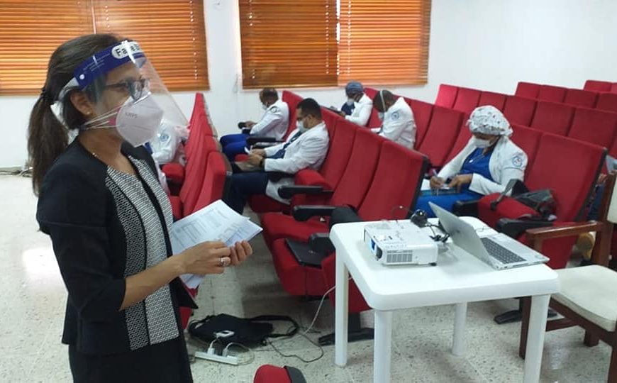 Imparten taller de enfermería y terapia respiratoria