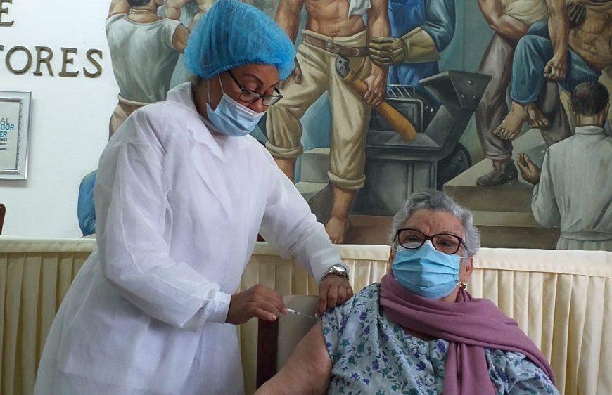 Hospital Gautier inicia vacunación adultos mayores contra Covid-19