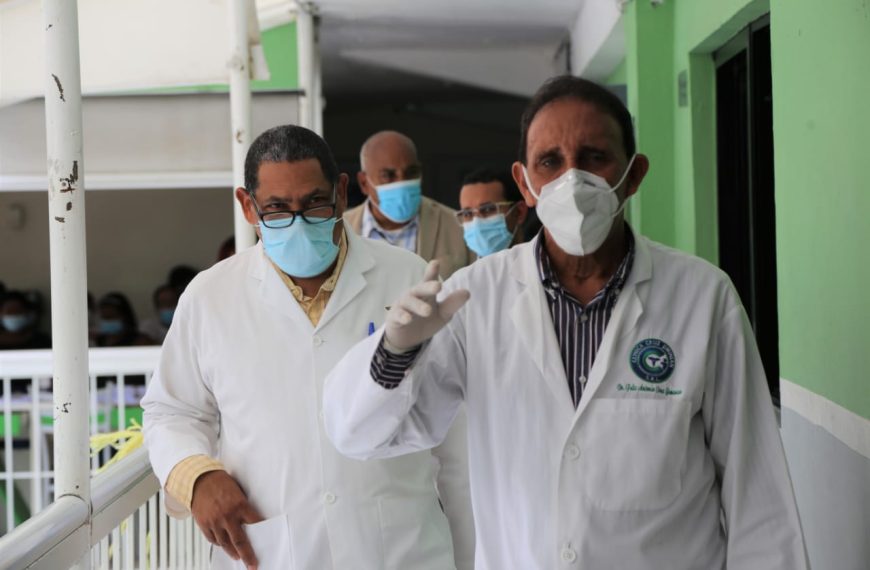 Director Hospital Gautier y Cruz Jiminián intercambian experiencias mejoras centros de salud