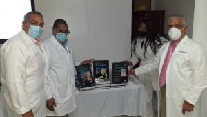 SNS dota de libros Cirugía Plástica a Residencia Médica del Gautier