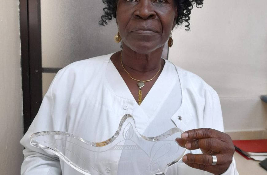 Video: Enfermera del Gautier galardonada con premio “Lámpara Dorada”