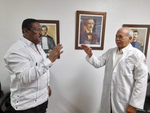 Posesionan nuevo director en  el Hospital Salvador B. Gautier
