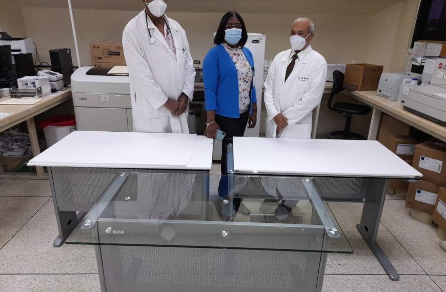 Director entrega de inmuebles nuevos a áreas del centro de salud