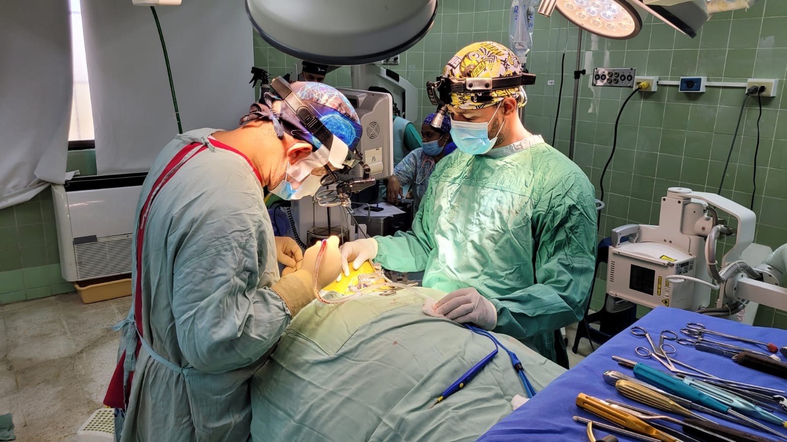 Especialistas del Gautier realizan con éxito jornada cirugías de la columna cervical