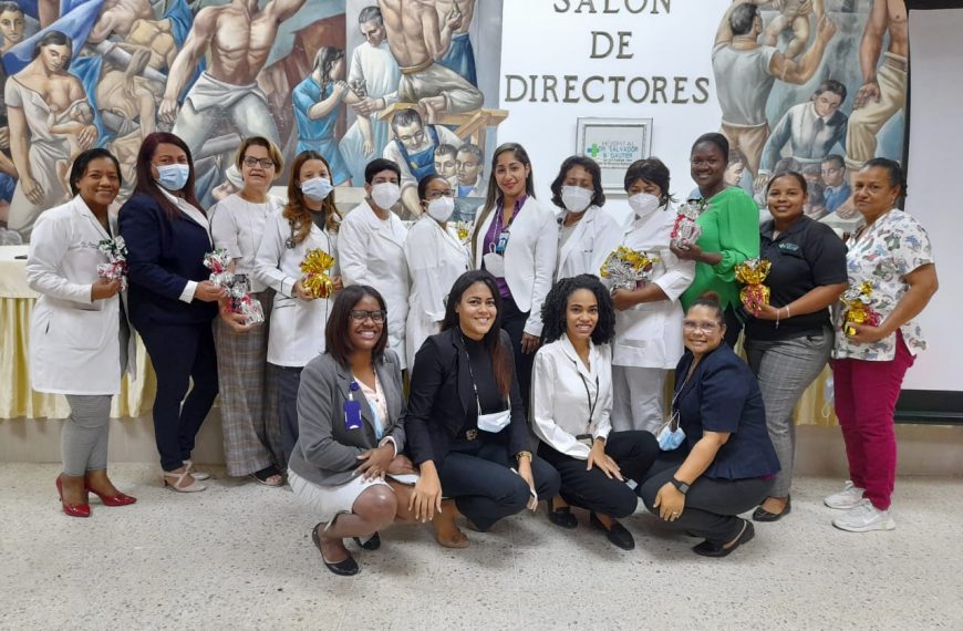 Parte de las colaboradoras agasajadas en el Día Internacional de la Mujer