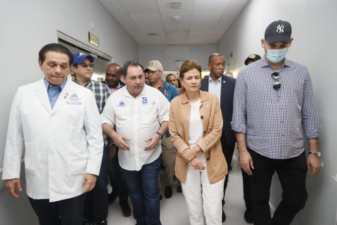 Vicepresidenta y autoridades de salud supervisan hospitales Región Este  tras huracán Fiona