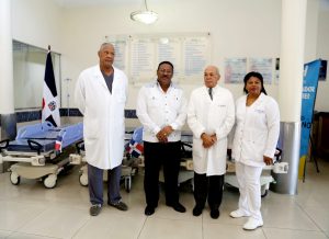Read more about the article SNS entrega camillas quirúrgicas al hospital Gautier