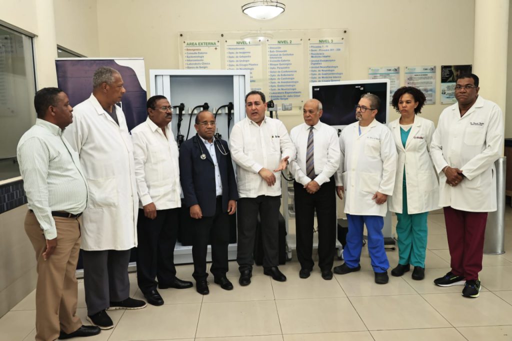 Read more about the article SNS entrega al Hospital Salvador B. Gautier moderna torre endoscópica y designa 53 nuevos colaboradores