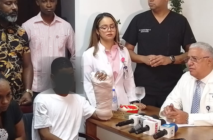 Hospital Gautier egresa adolescente reimplanta mano amputada