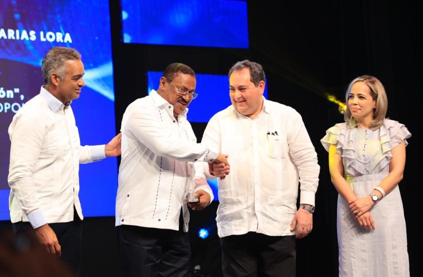 Director SRSM valora premios Programa Desempeño SNS 2023 y felicita a ganadores
